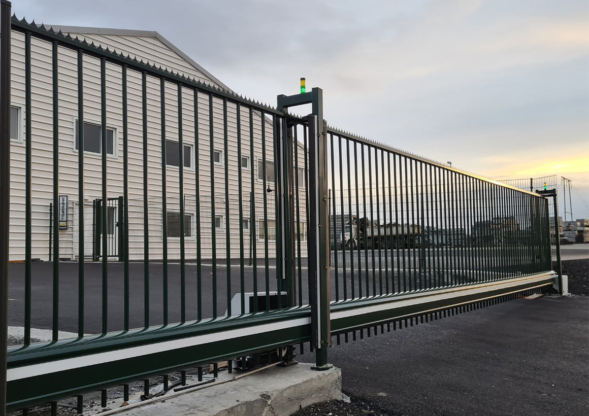 Rennihlið er hægt að fá með lýsingu eða merki fyrirtækisins.